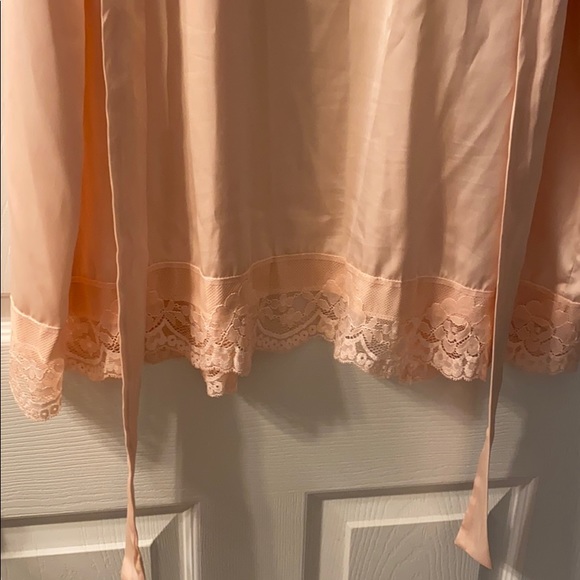 Pink Robe - Picture 6 of 9